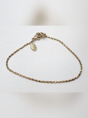 Gold Tone American Showcase bracelet 7.5" Dainty